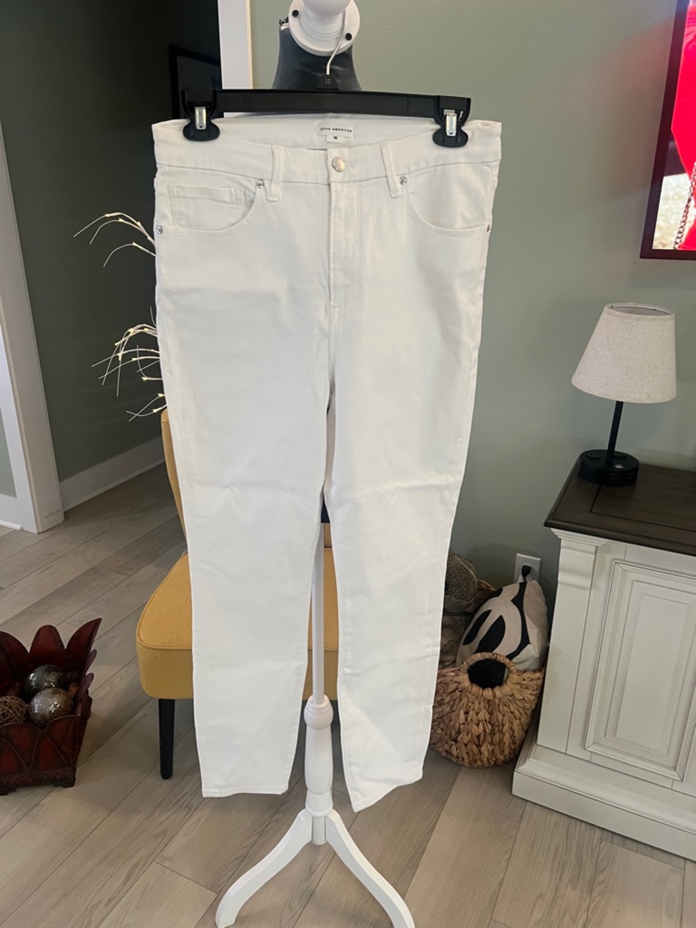 Good American White Straight-Leg Jeans